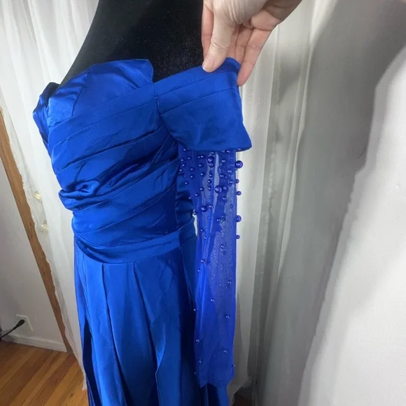 Elegant Blue Evening Gown - Picture 3 of 5